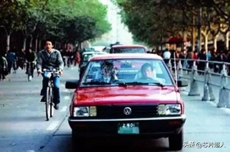 车中看球，汽车真需要这么多屏？