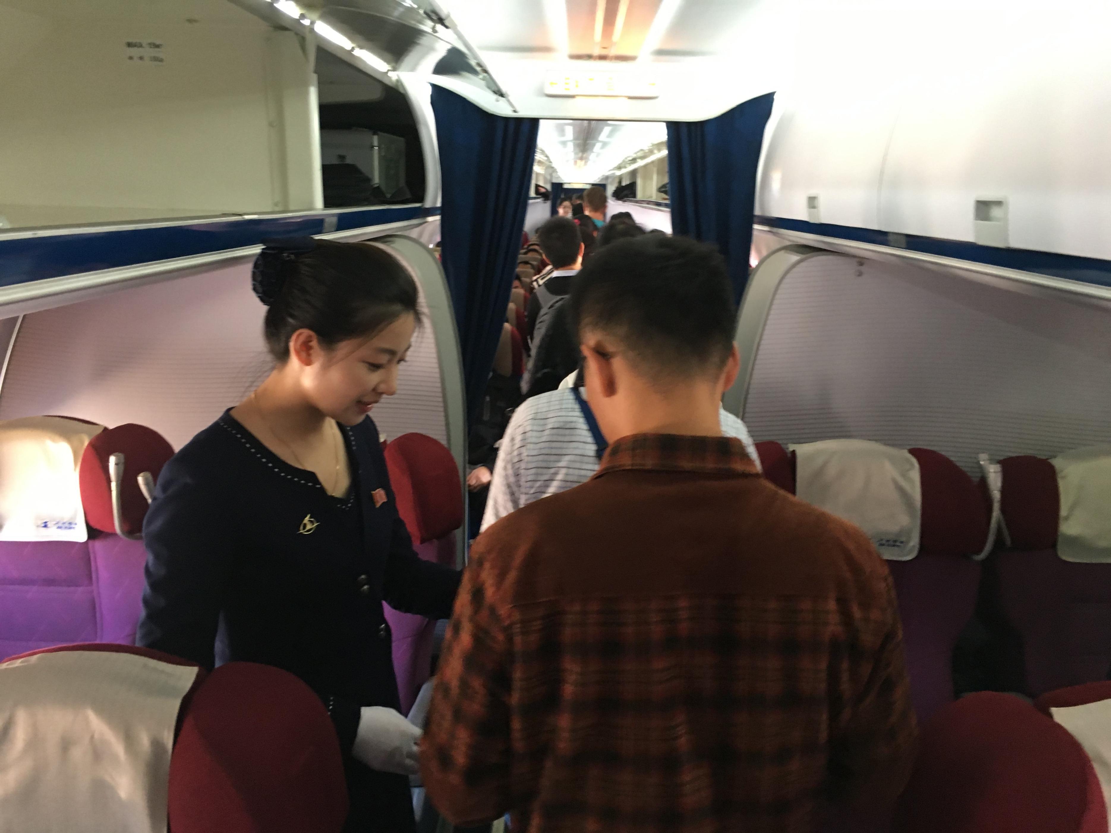 探秘朝鲜国航高丽航空，客机破旧，空姐很美，乘客身份“不简单”