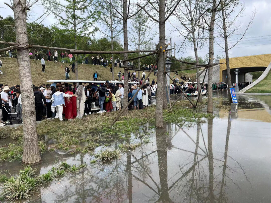 万人爬到白马寺！这样去景区的方式你绝对没见过！