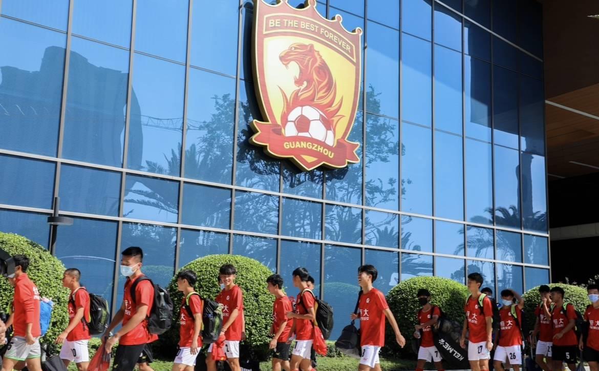 许家印当选政协委员,许家印足协