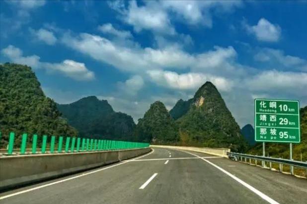 多地高速公路路牌由中英文改,高速公路规范化中英文标牌大更新