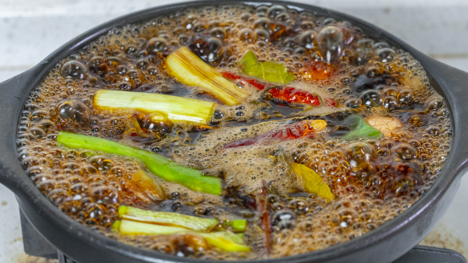 买鸡蛋是挑大的好还是小的好,买鸡蛋时买几个才不会尴尬