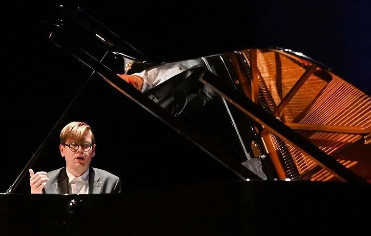 维京格奥拉夫森钢琴家,维京格奥拉弗森