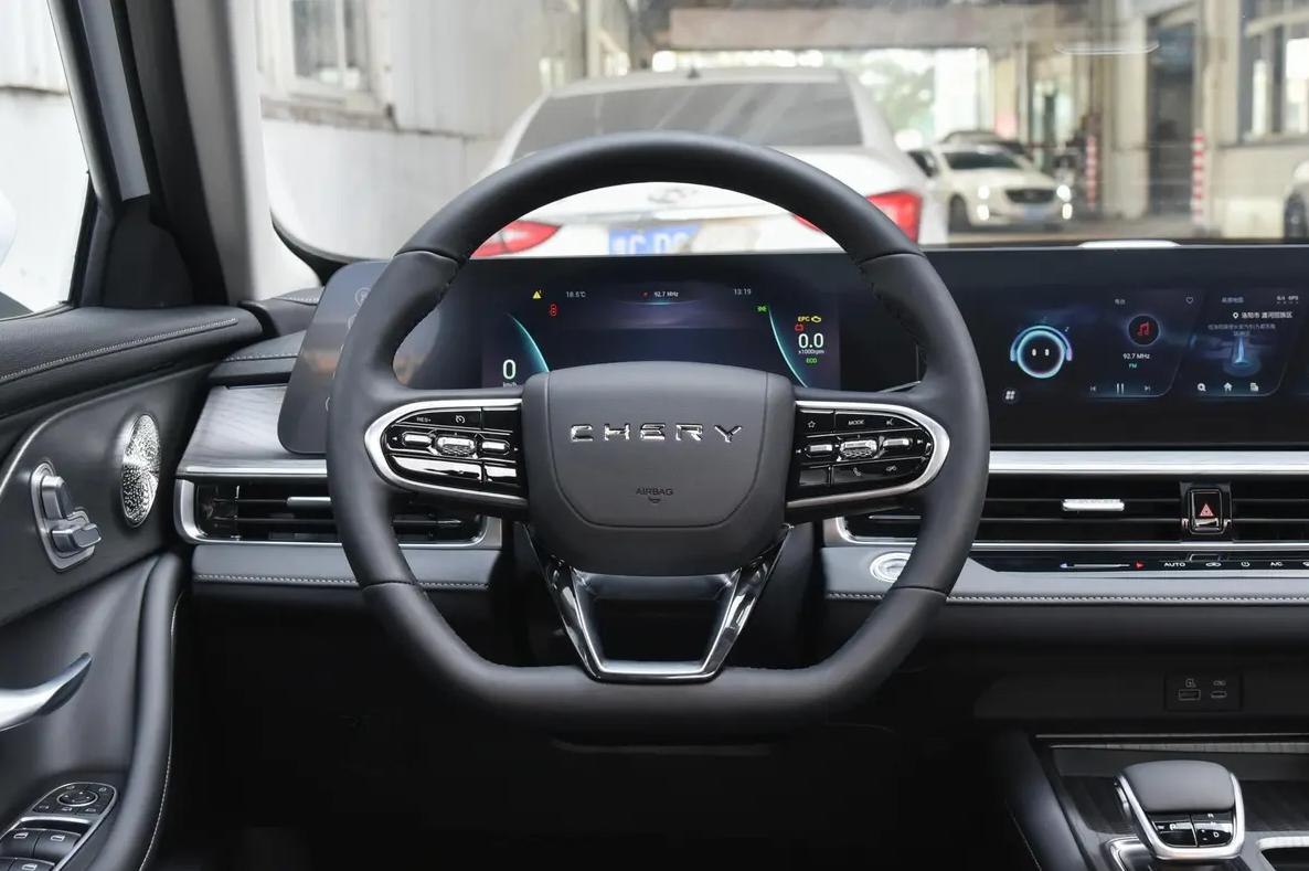 奇瑞艾瑞泽5plus和瑞虎8,奇瑞艾瑞泽8轿车配奇瑞1.6t