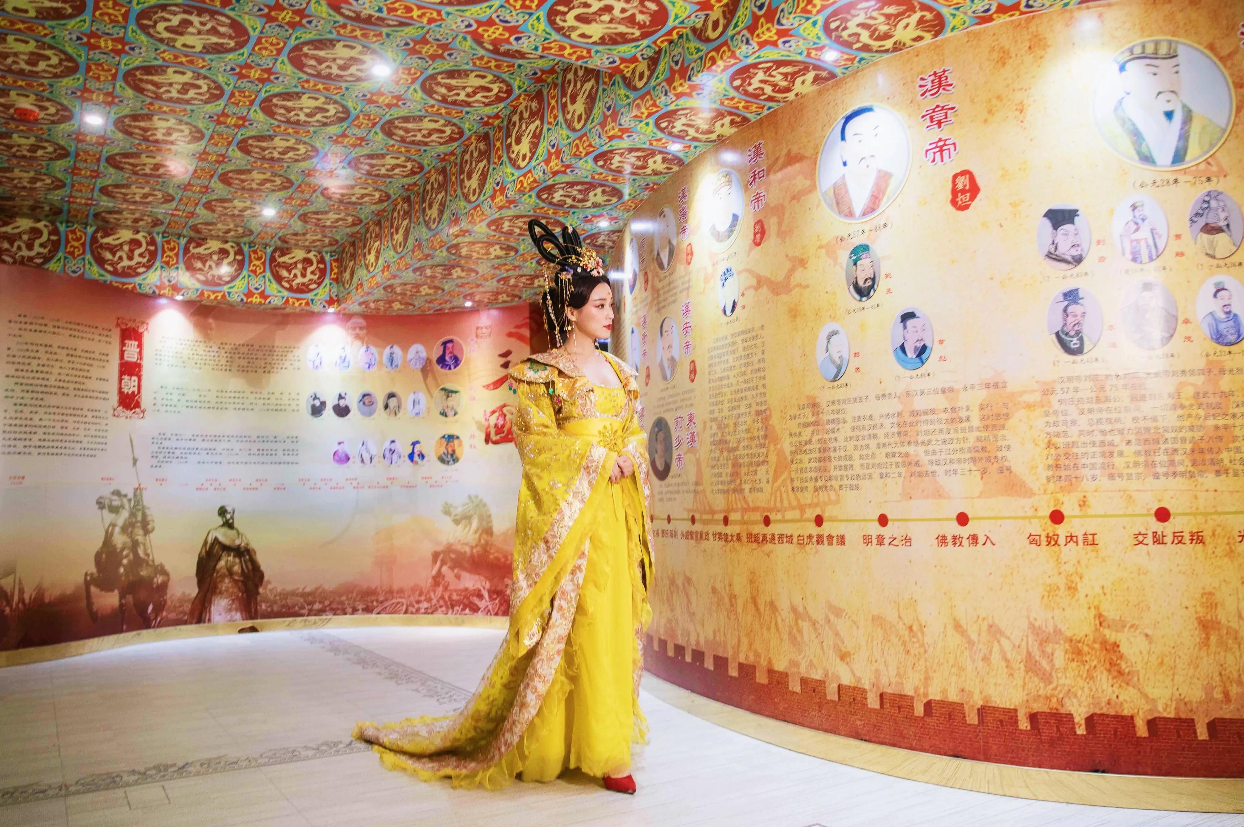 比迪拜哈利法塔还高的塔,比迪拜好大的商场