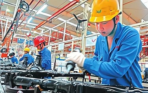 现在工厂招工现状最新,现在厂里招工为何不招40岁以上的