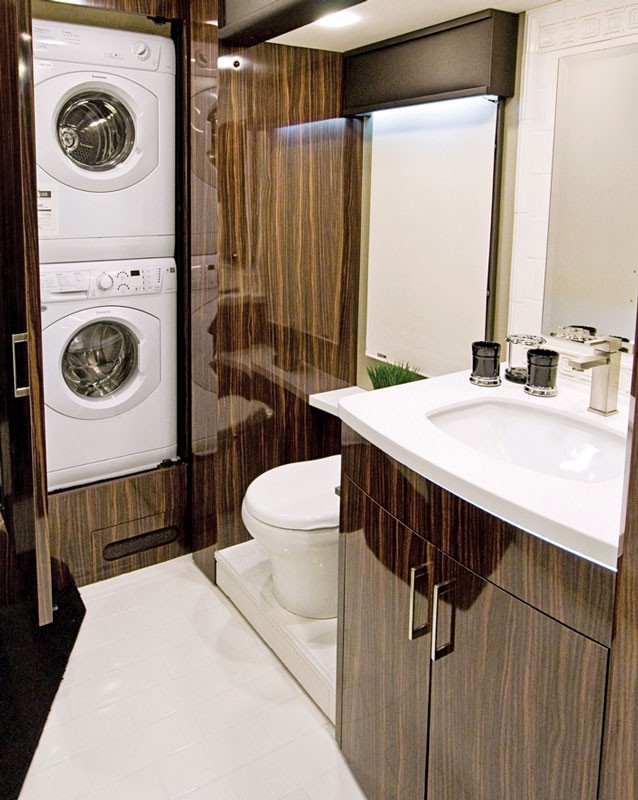 双层超豪华顶级房车旅行生活,最豪华房车和最简陋房车