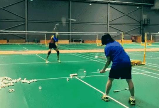 羽毛球不尊重对手,羽毛球为什么后场球回不到位