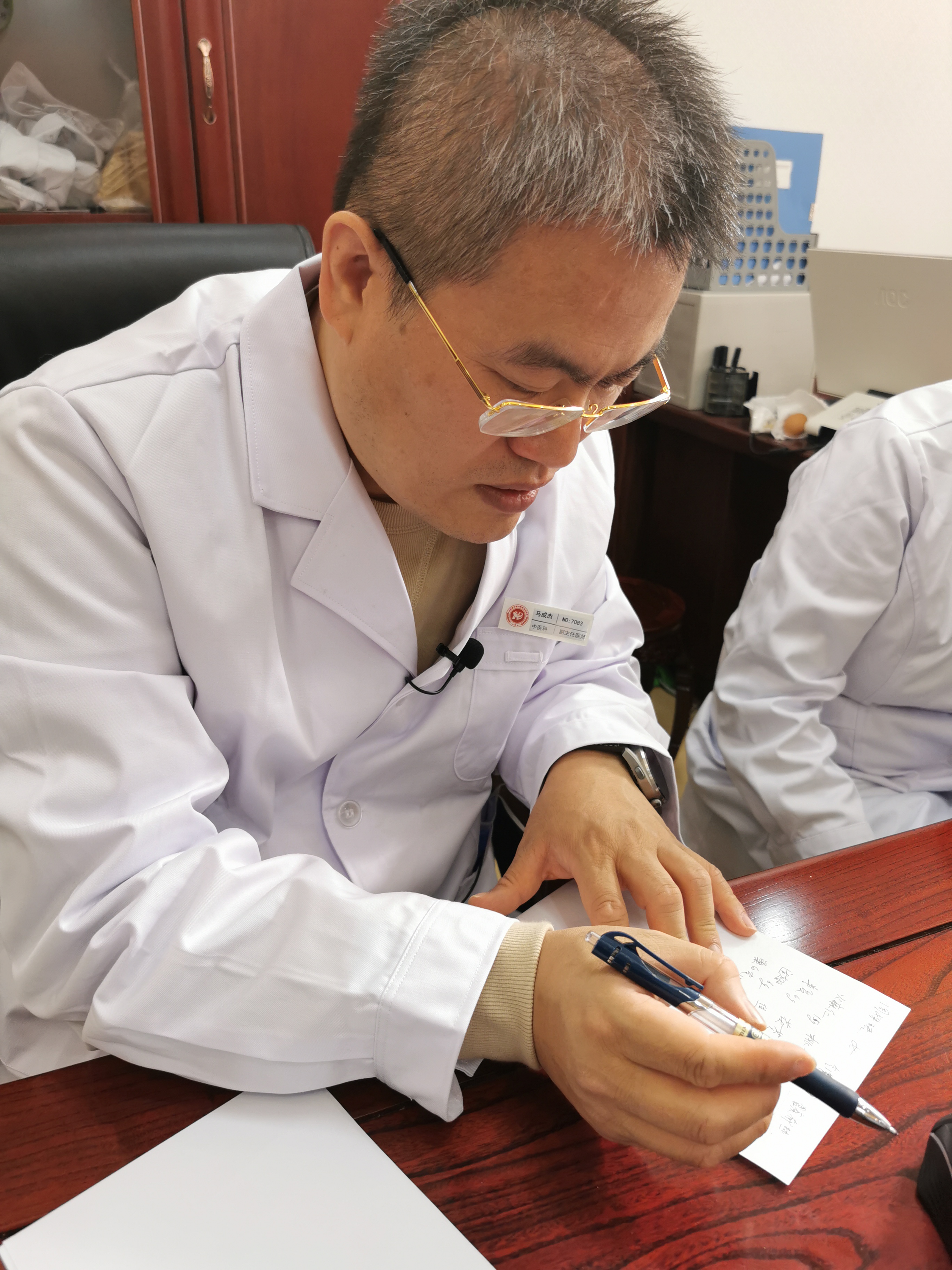 舌诊能准确的看出病症吗,舌诊主要看舌苔吗