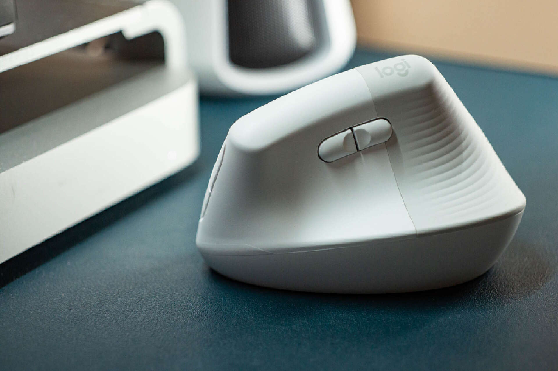 罗技垂直鼠标lift好用吗,罗技lift人体工学垂直鼠标