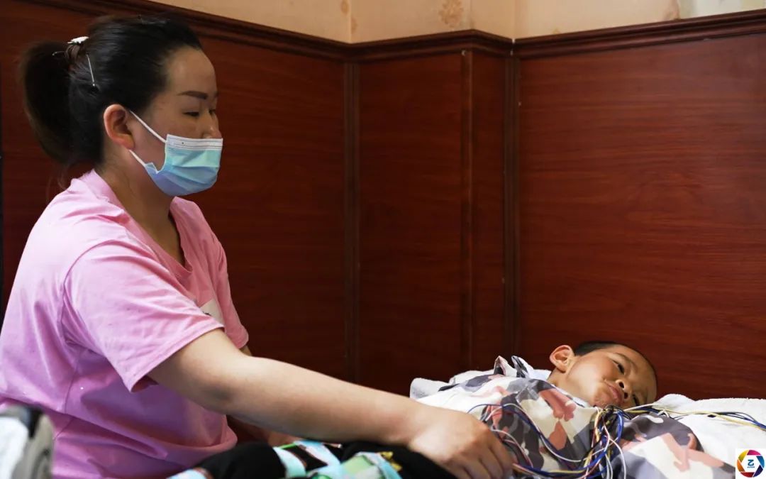 可怜一家人视频,可怜娃一家