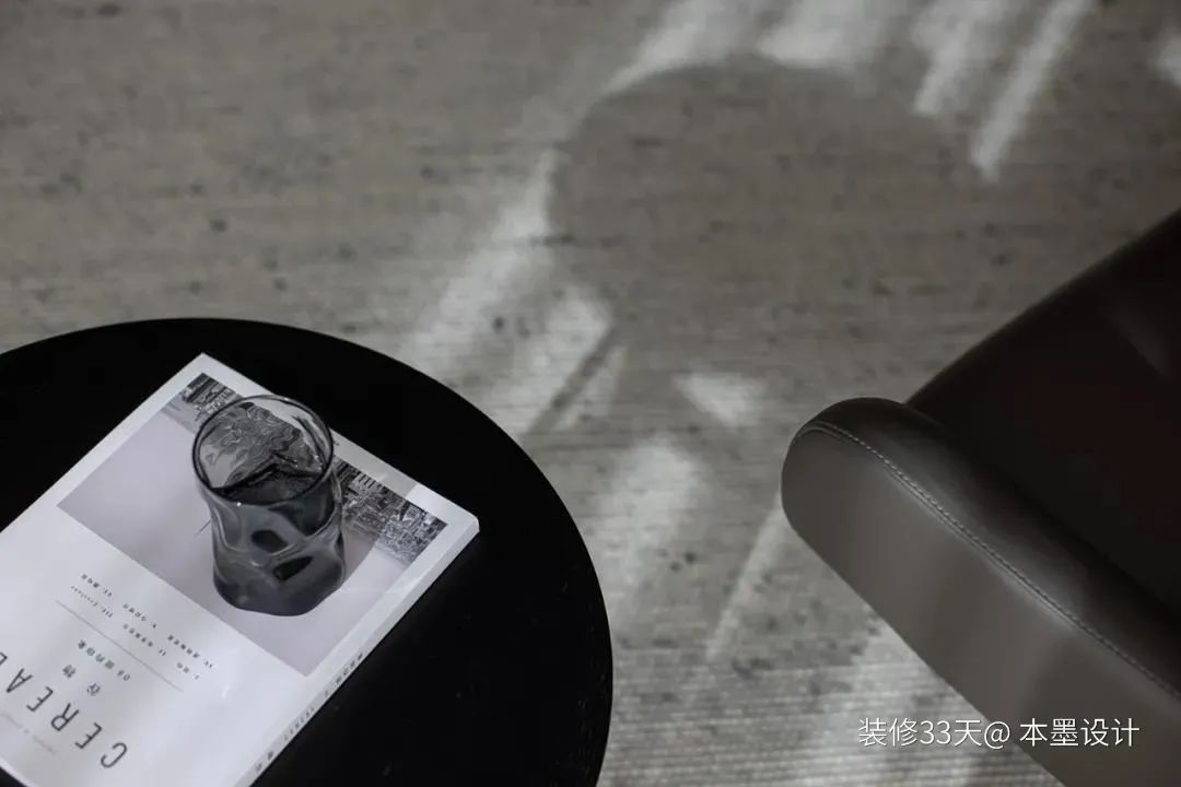 客厅超大储物柜改成衣帽间,客厅小房间改衣帽间