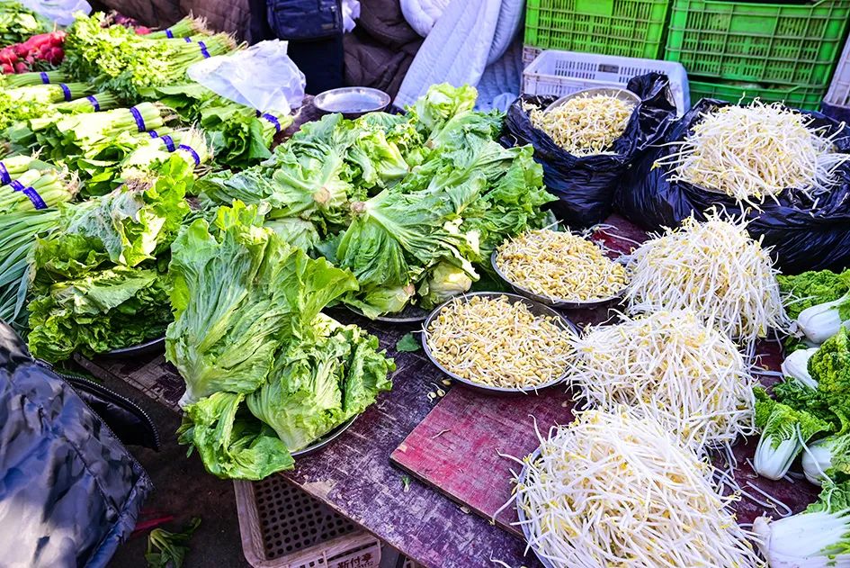 西山脚下的早市,闲逛最具人间烟火气的早市