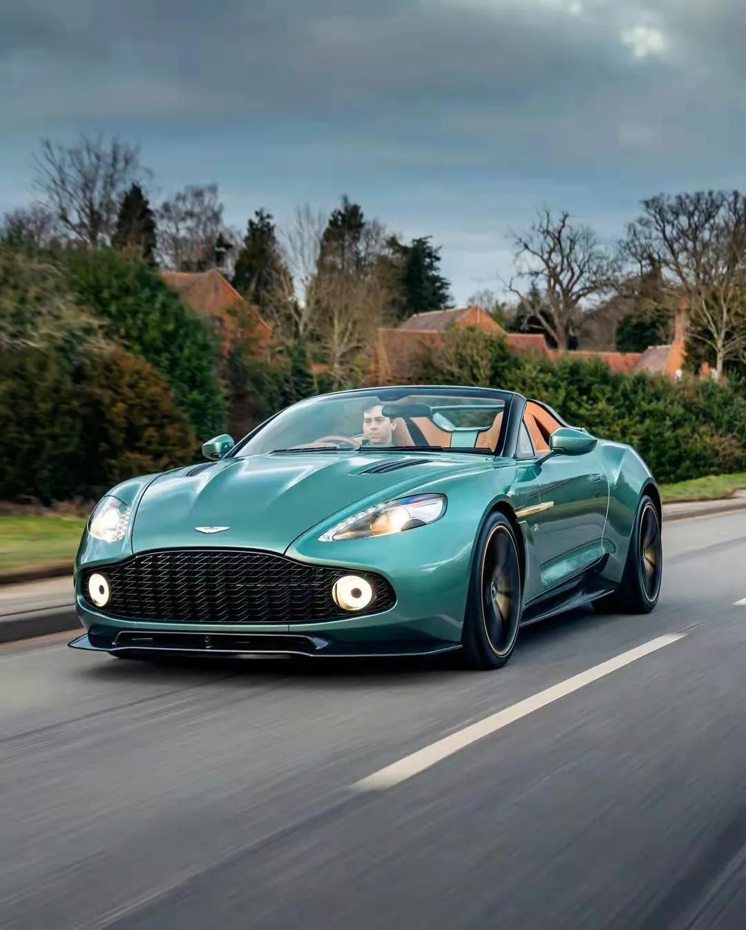 阿斯顿马丁敞篷跑车100万,阿斯顿马丁第一款混合动力超跑