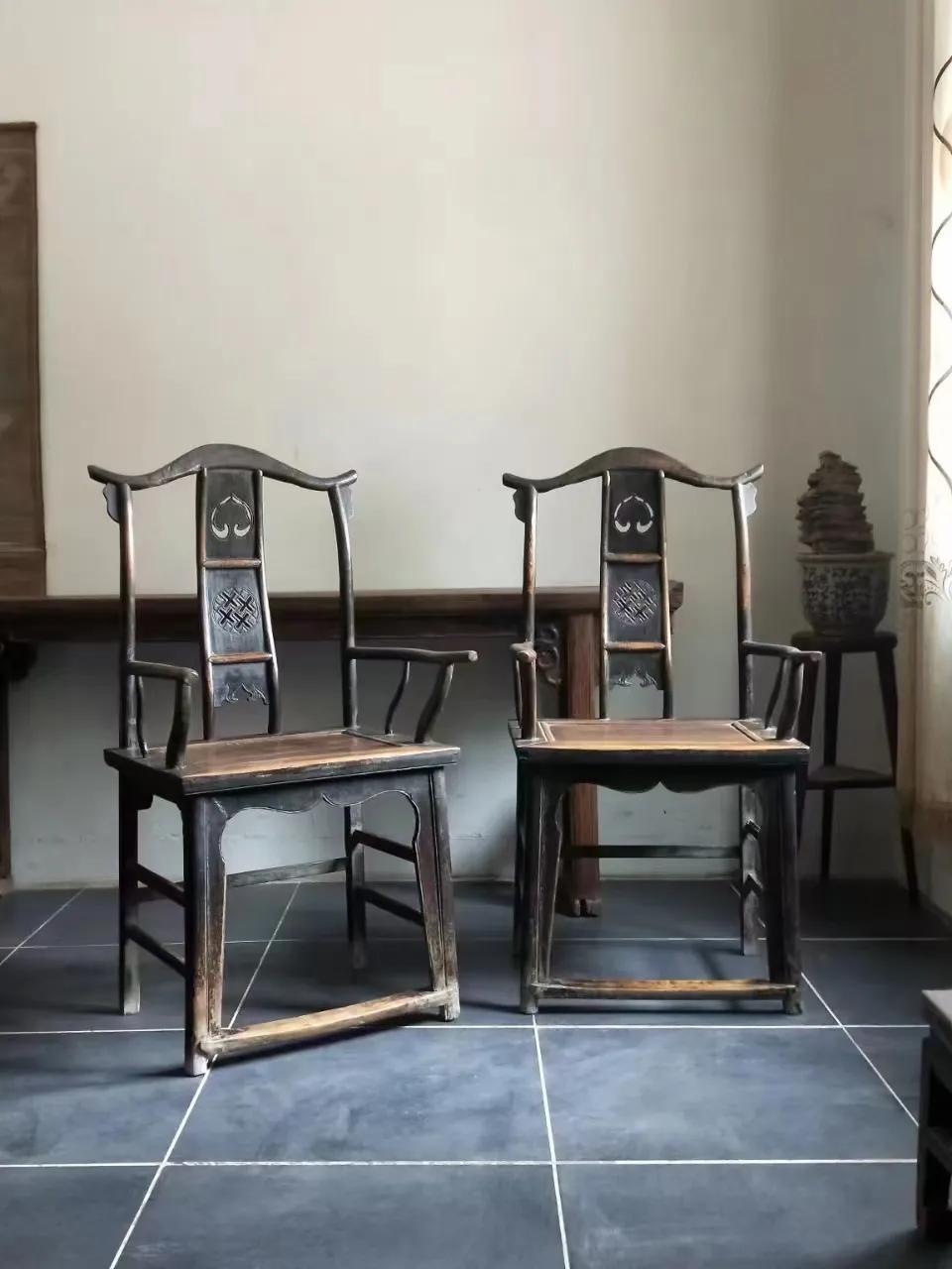 舒朗｜雕桃座椅用材纤细，曲张有