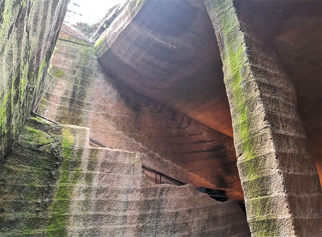 浙江水塘抽干发现宫殿,水潭被村民抽干后惊现千年宫殿