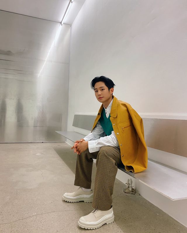 丁海寅半之半穿搭,丁海寅西装搭毛衣