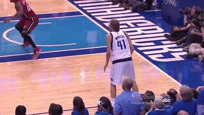 诺维茨基球衣退役仪式演讲谈科比,诺维茨基球衣退役仪式库班说的话