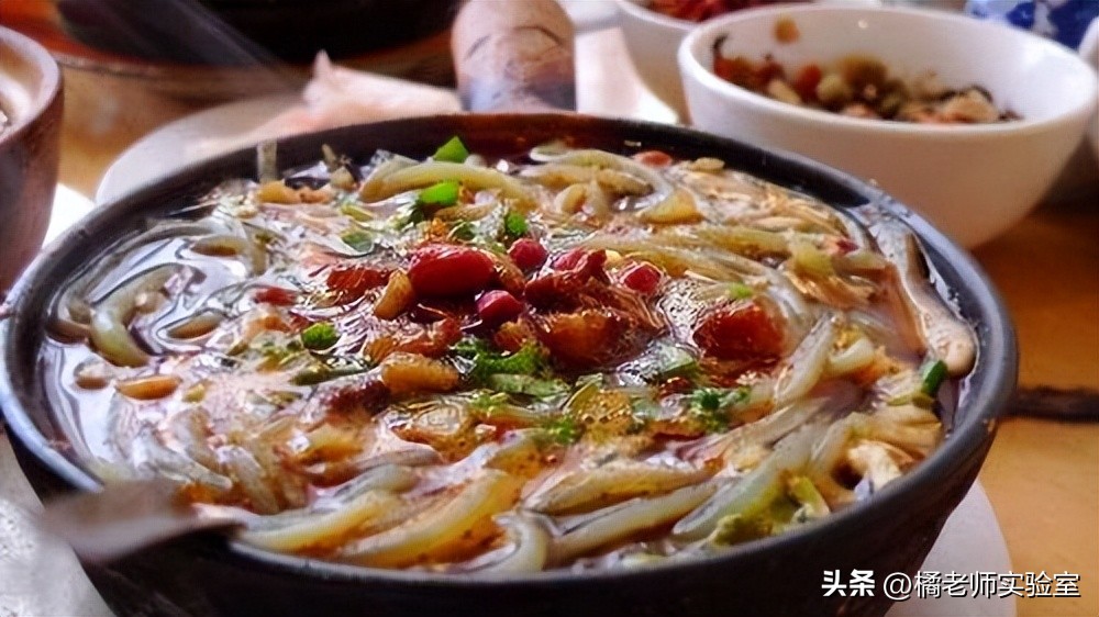 烧菜被油溅到了怎么办,烧菜油溅到手上起泡