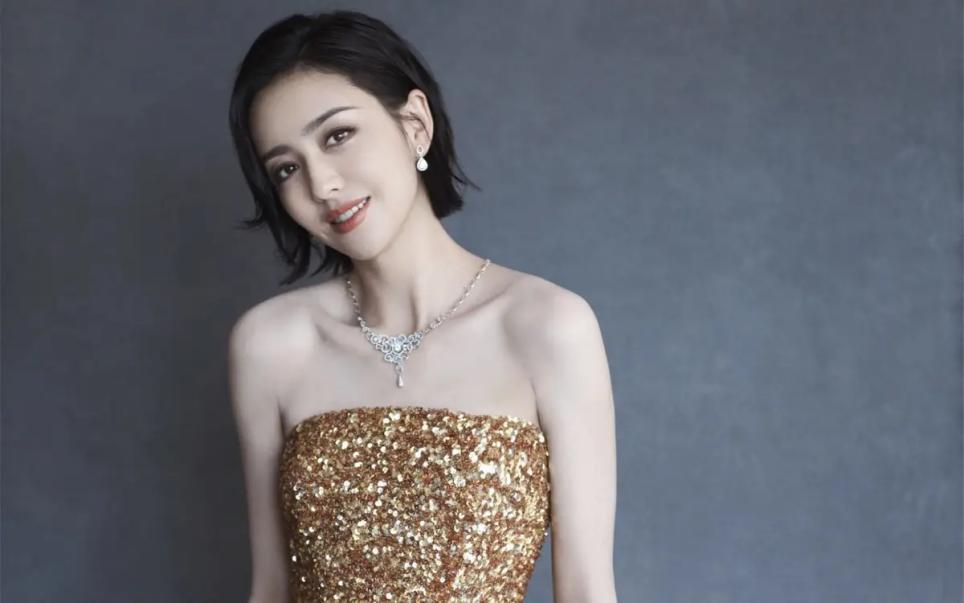 涅槃重生佟丽娅：曾婚内被烫烟疤，今身价上亿坐拥千平豪华庄园