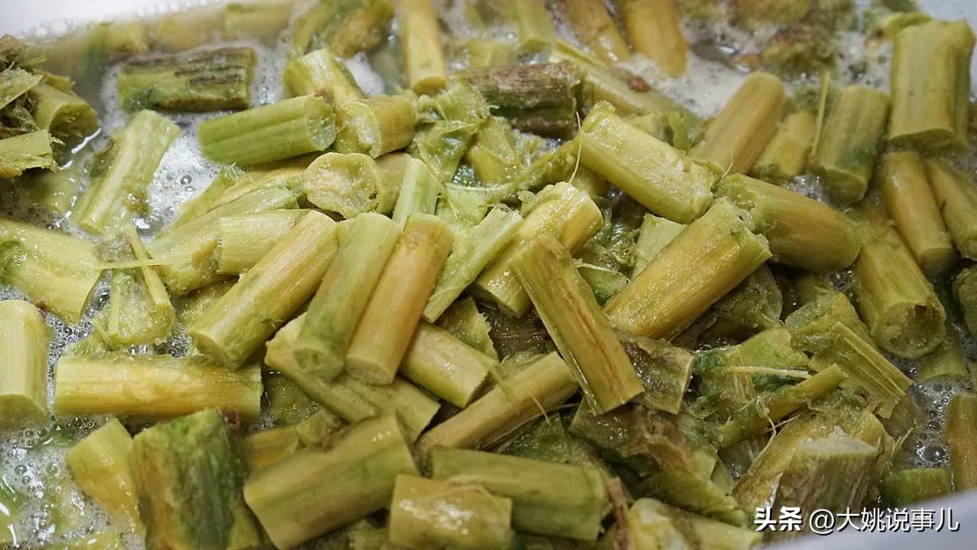 臭豆腐有“屎”吗?网友丧心病狂,在家自制“粪水”臭豆腐