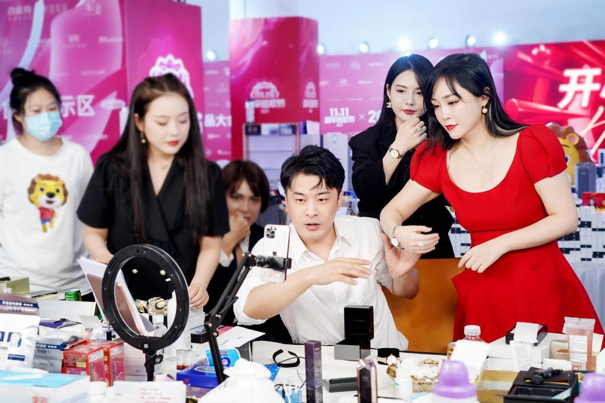 辛巴在公益上的坚持,辛巴投身做农业