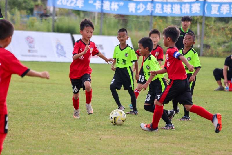 第一次飞出佤山参赛东航助沧源足球小将圆梦夺冠