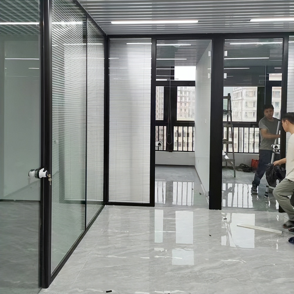 办公室玻璃隔断用什么框架最便宜,办公室铝合金玻璃隔断