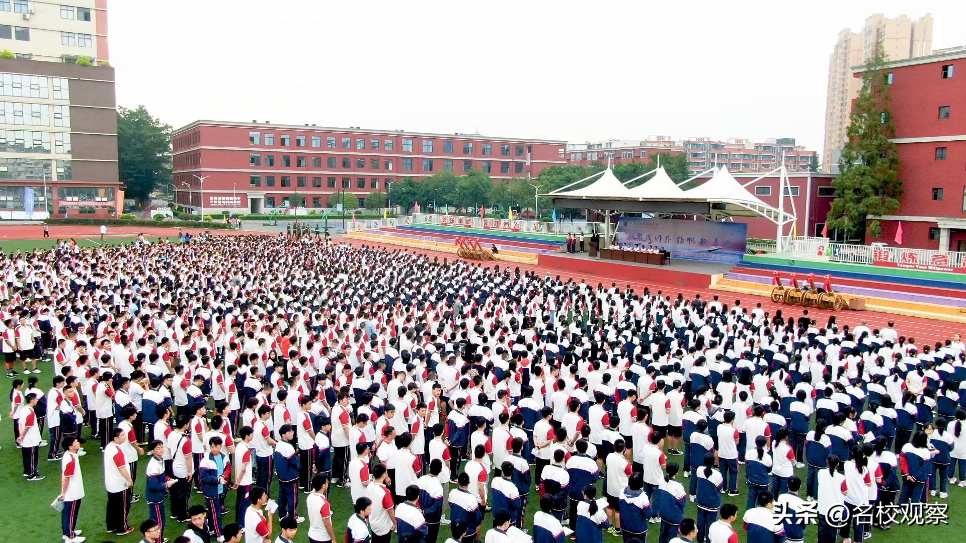 从绵阳、海南、攀西到成都，看“传奇校长”何佳庠的传奇人生