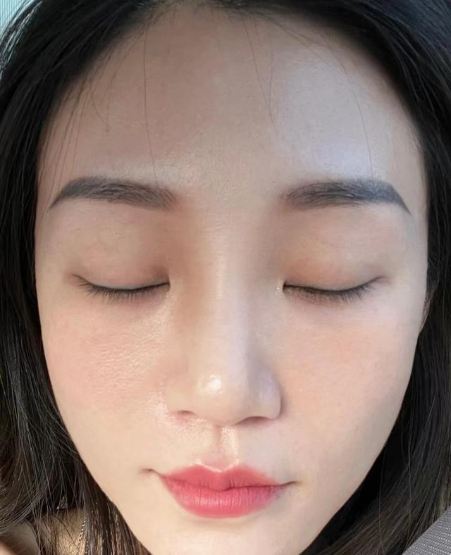 用什么粉底液都脱妆是什么原因,为什么涂完粉底液脸会脱妆