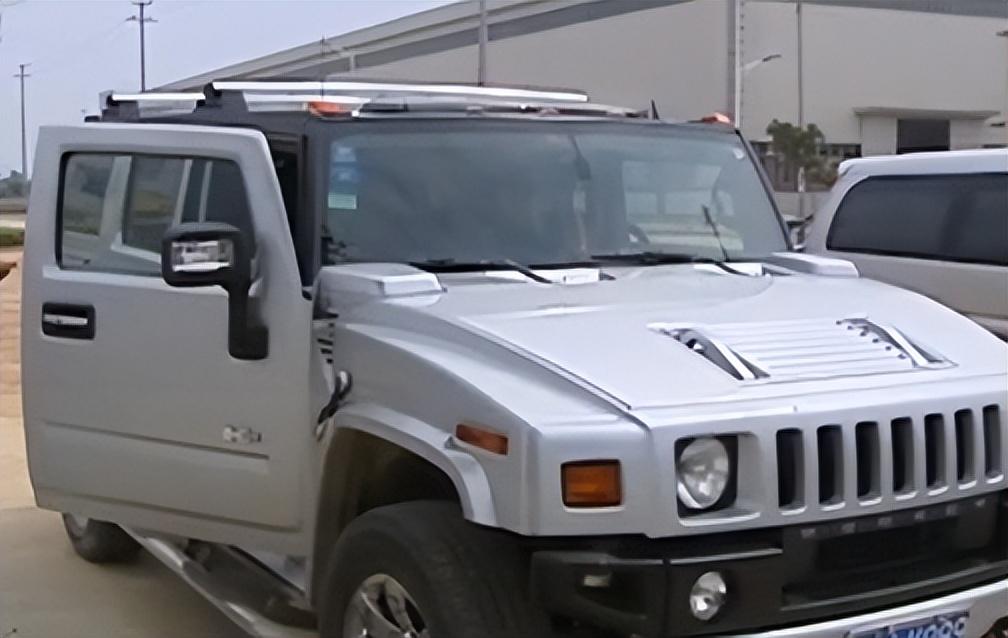 月薪300的外贸员，靠蛇毒身家暴涨50亿，美国人送悍马只为讨好她