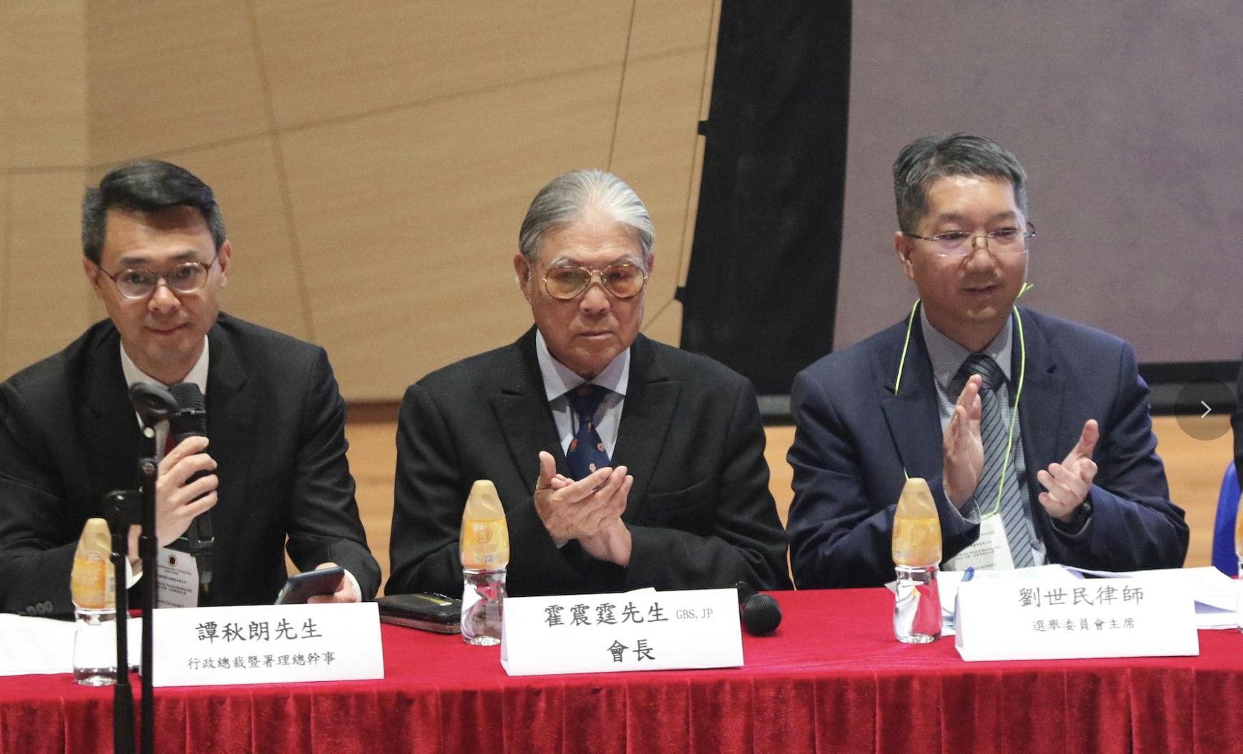 霍启山当选足球总会主席，霍震霆卸任总会长，子承父业完美交接