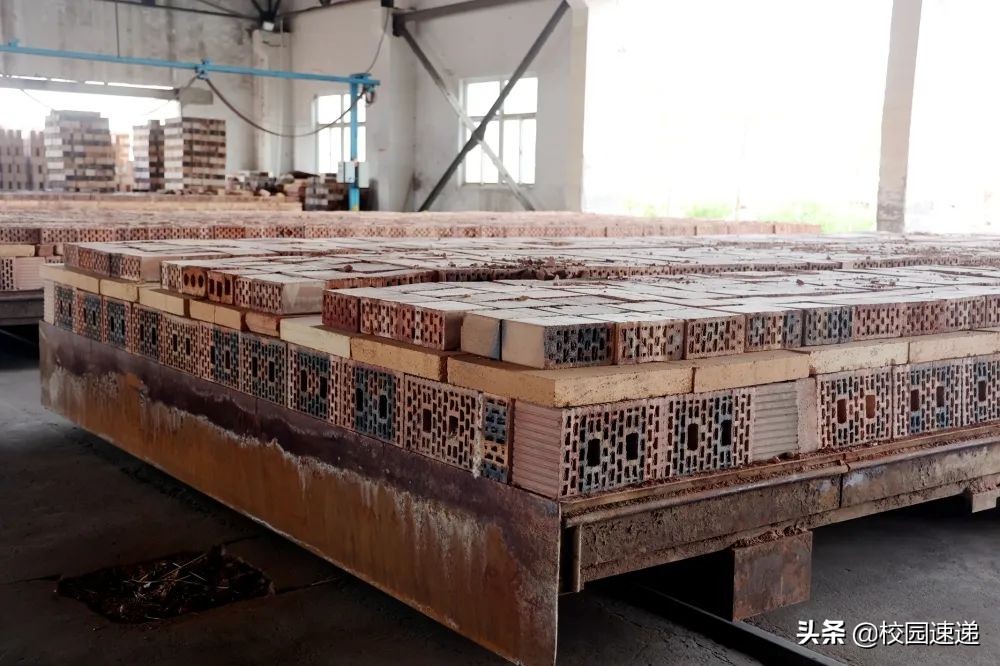 污泥制砖变废为宝,煤矸石环保砖