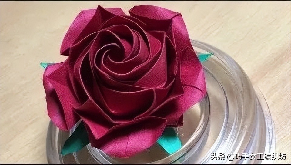 一张纸就能叠着的玫瑰,一张纸能折的红玫瑰花