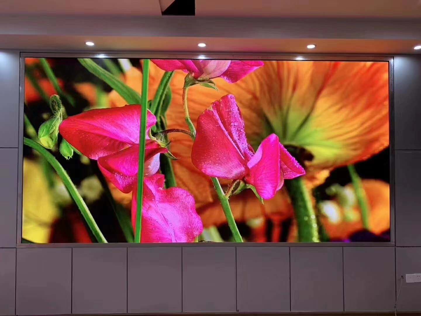 70平米会议室做多大led显示屏,会议室墙面7.2米做多大的会议屏