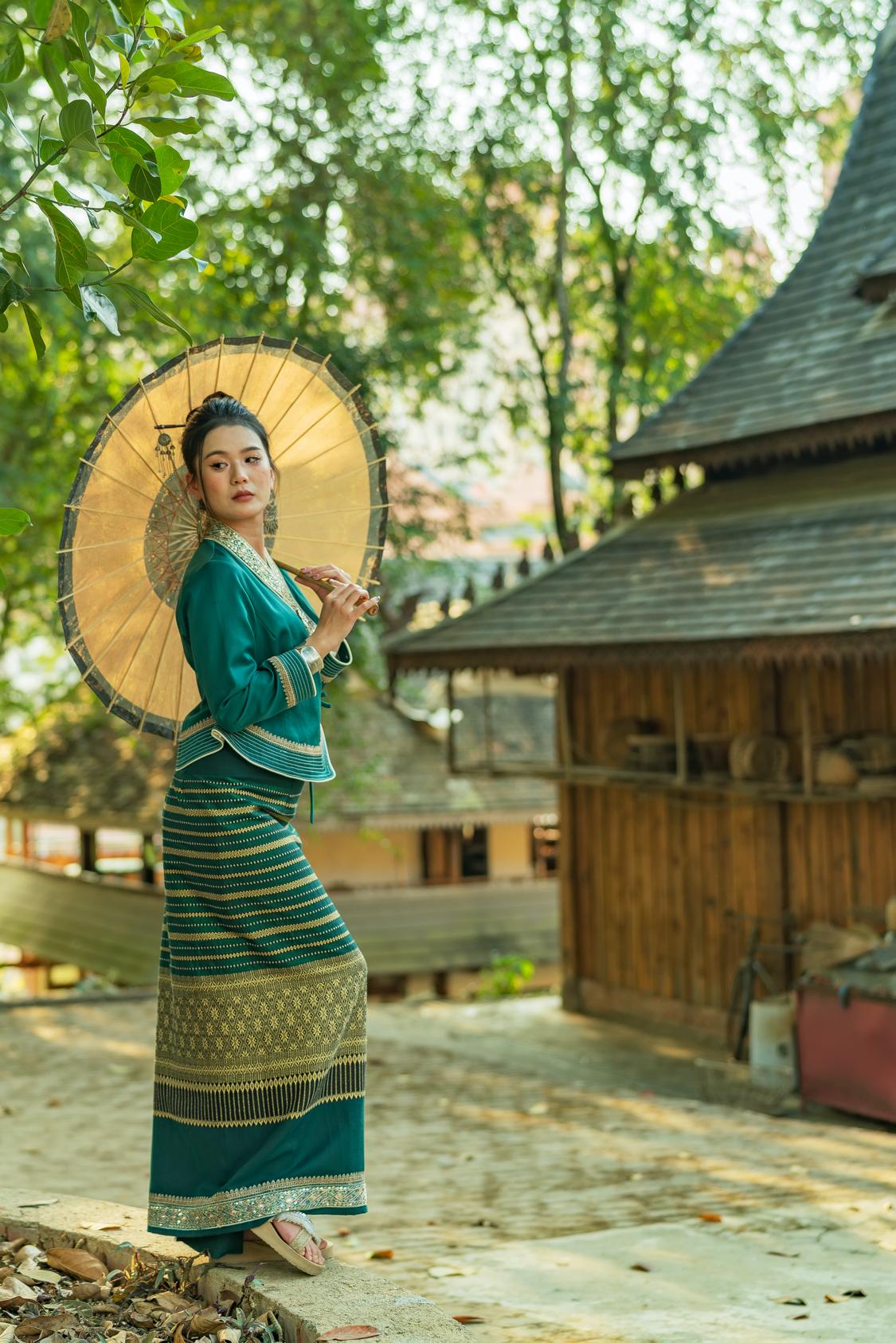 骂版纳是因为你没走出告庄玩版纳跟着小姐姐们走你才晓得味道