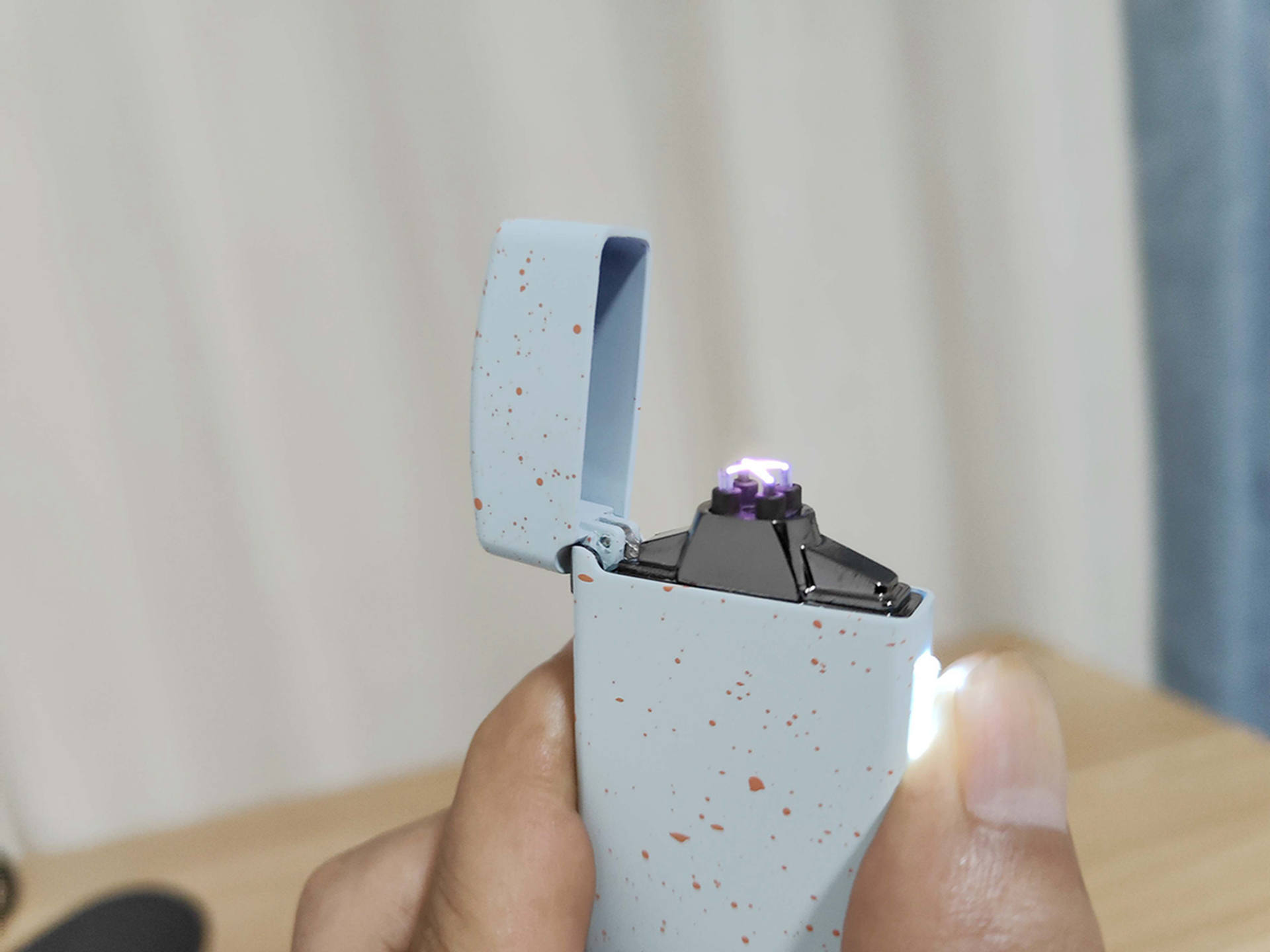 点火时尚新选择，更酷更炫，极具潮流范儿的极蜂电弧打火机体验