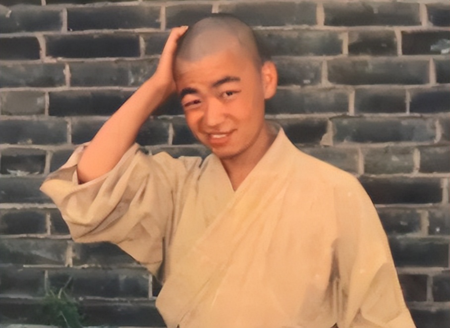 事实证明，41岁的王宝强，已经走上了另一条大路