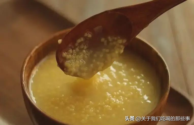 熬小米粥时直接下锅煮是大忌,熬小米粥为什么不黄