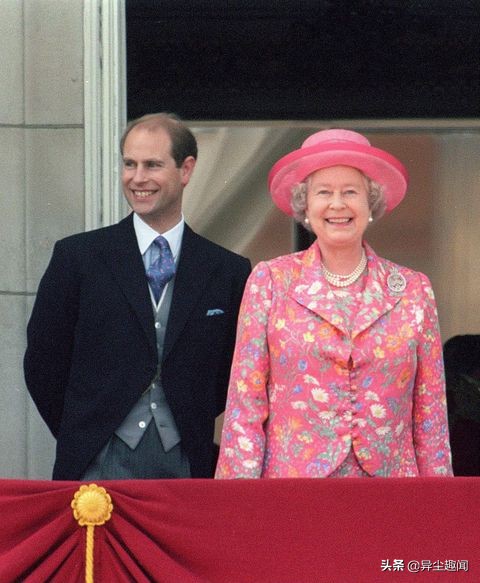 皇室蓝英国皇室衣服,英国王室穿什么颜色好看