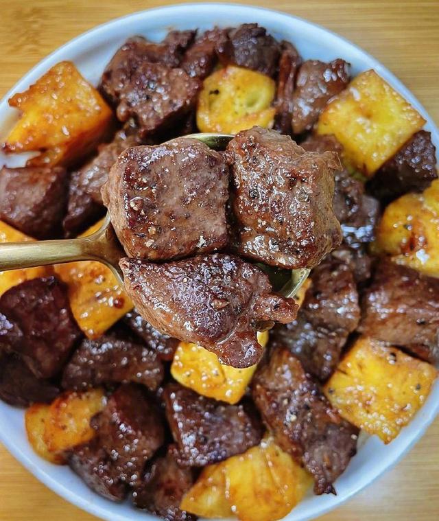 菠萝炒牛肉家常做法视频,菠萝炒牛肉最简单的做法