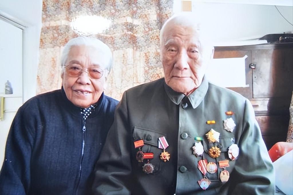 1941年毛主席遇袭，被卫士牺牲一条胳膊救下，退休后享正军级待遇