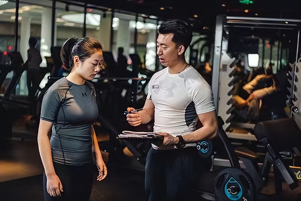 在健身房里正确的打开方式,刚开始去健身房动作做不好怎么办