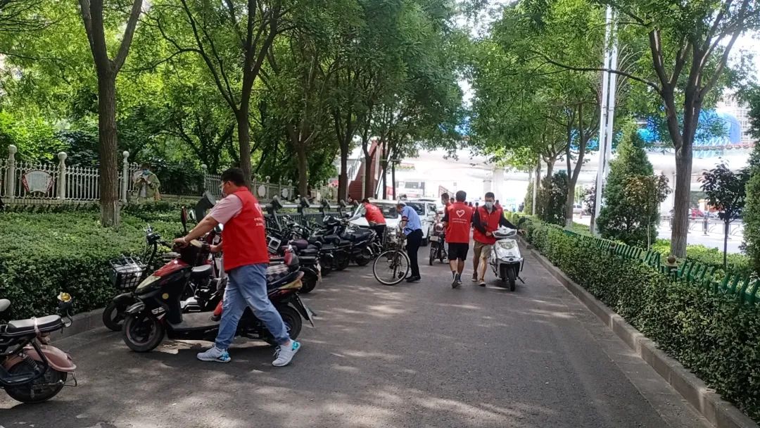 介休青志协红马甲为你护航，愿你旗开得胜，未来闪闪发光