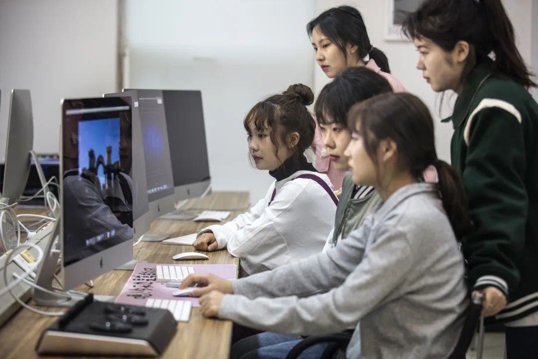 传播学专业的毕业生集体火了！