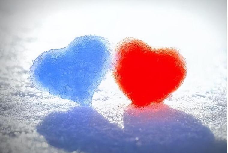 女子看男友聊天记录结果崩溃报警,女子看男友聊天记录报警