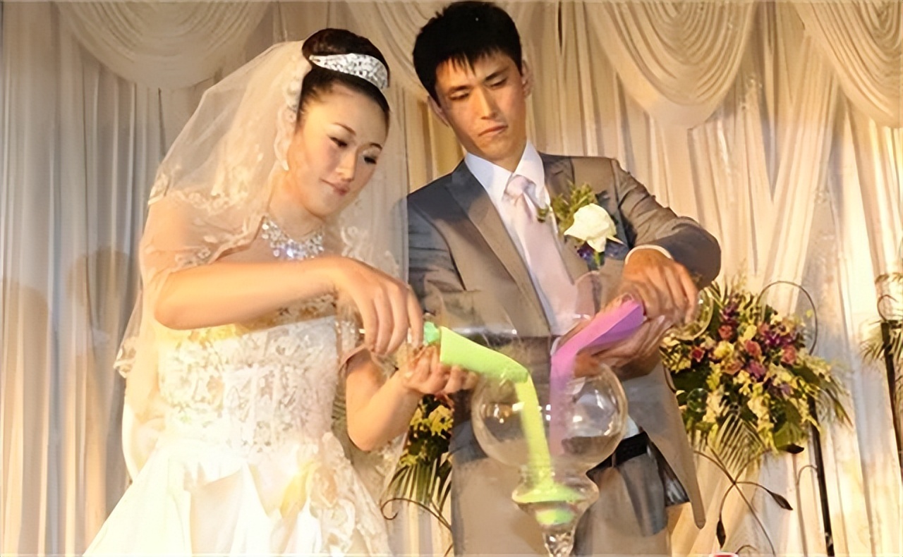 女排名将刘亚男：体坛生涯有泪，因2斤毛豆嫁给帅哥，婚姻幸福