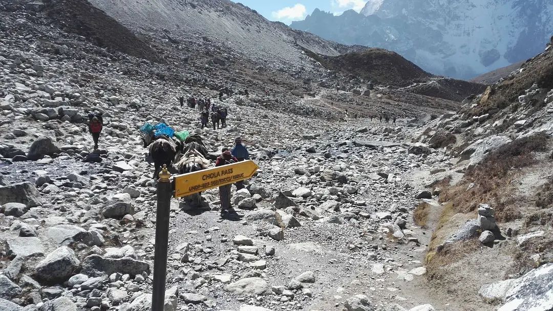 想去登珠峰感受什么,攒钱去旅行到底值不值