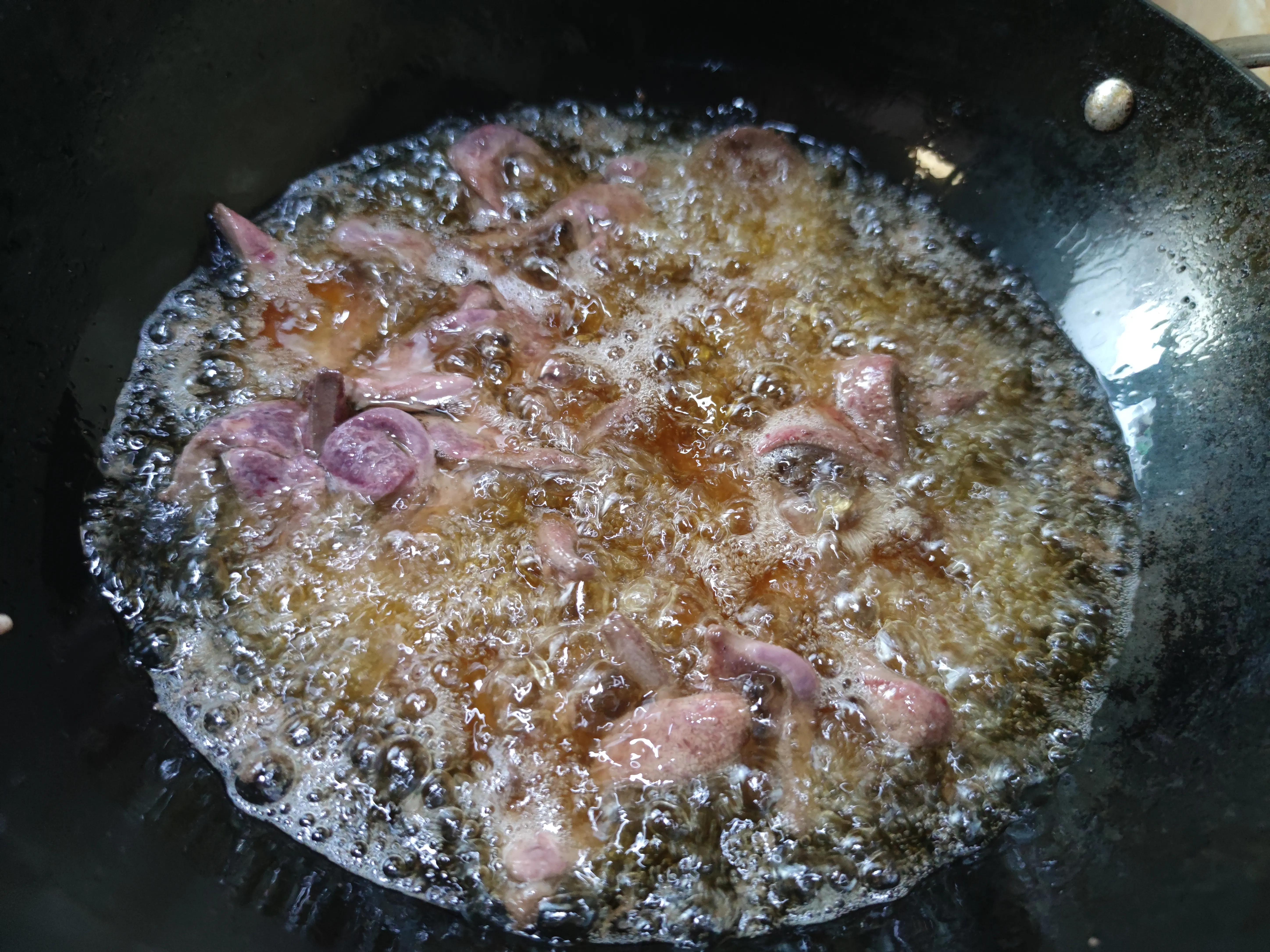 饭店里的菜为啥下饭,饭店里的菜为什么都不咸