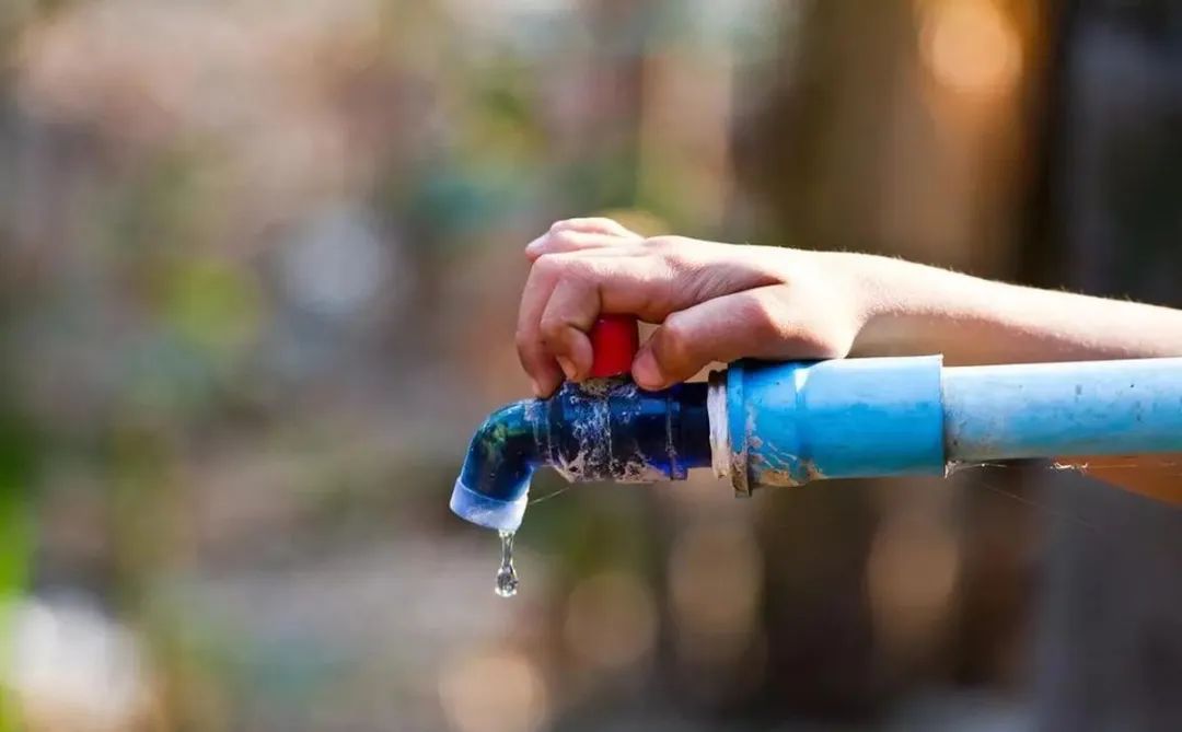 花洒堵住了怎么弄,花洒管子堵住了怎么办